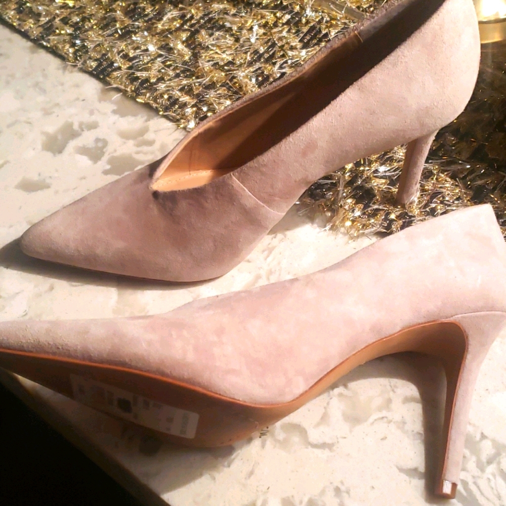 NWT Vince Camuto Taupe Suede Heels